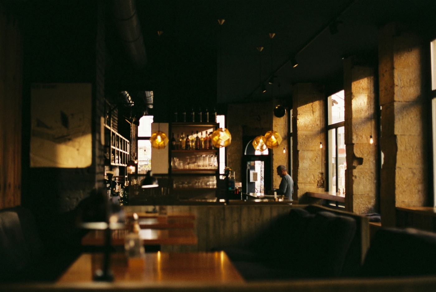 カエルカフェの上質な店内